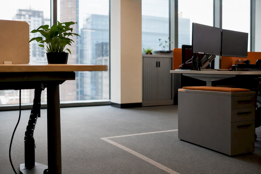 Standard desk sizes: a procurement guide to UK office dimensions