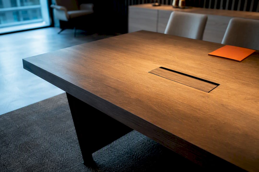 Avoid a £1,400 Surprise: Boardroom Table Costs in the UK