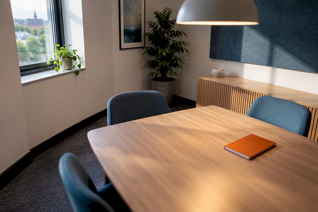One Page Site Checklist for Small Meeting Room Layouts, UK Facilities