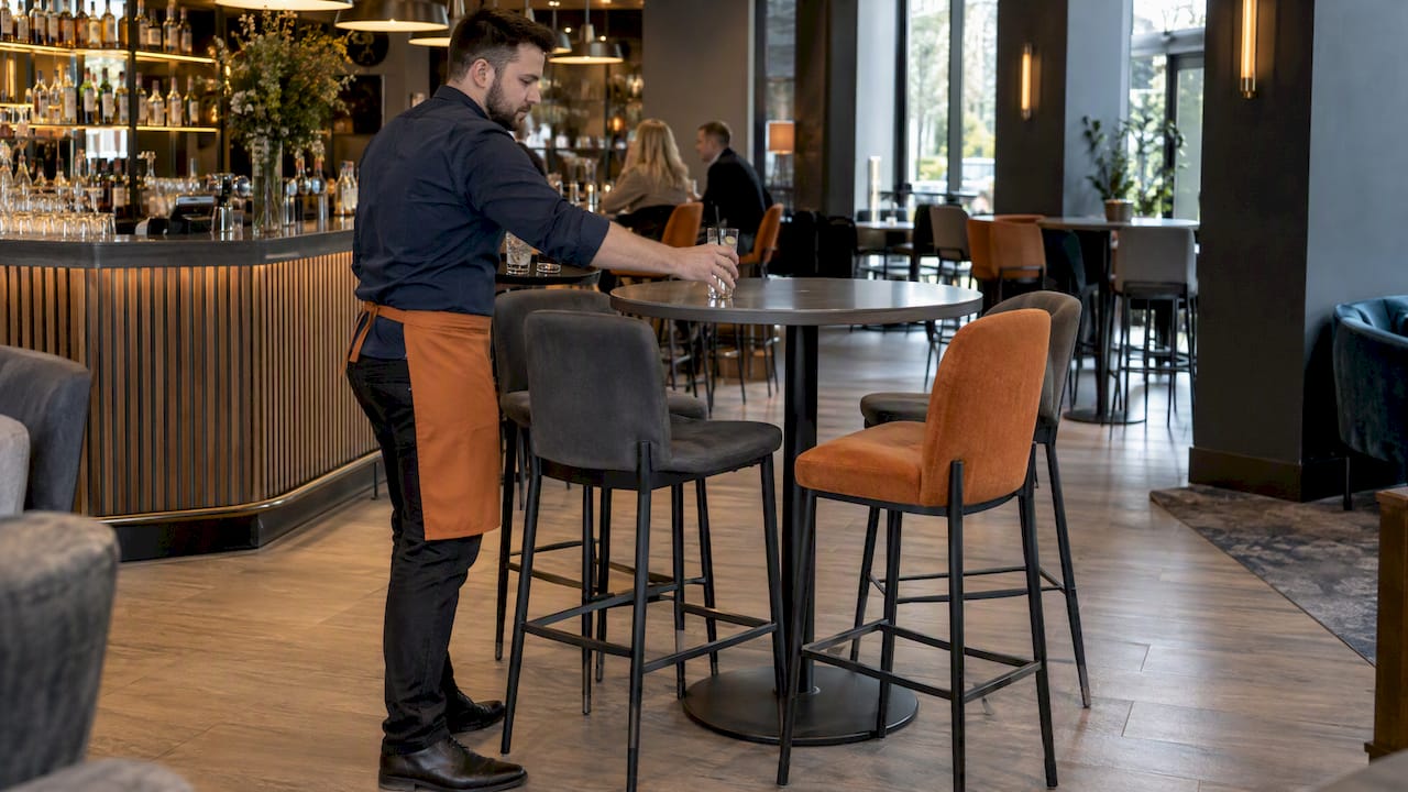 1000–1100mm Poseur Table Heights for UK Venues: Procurement Specs